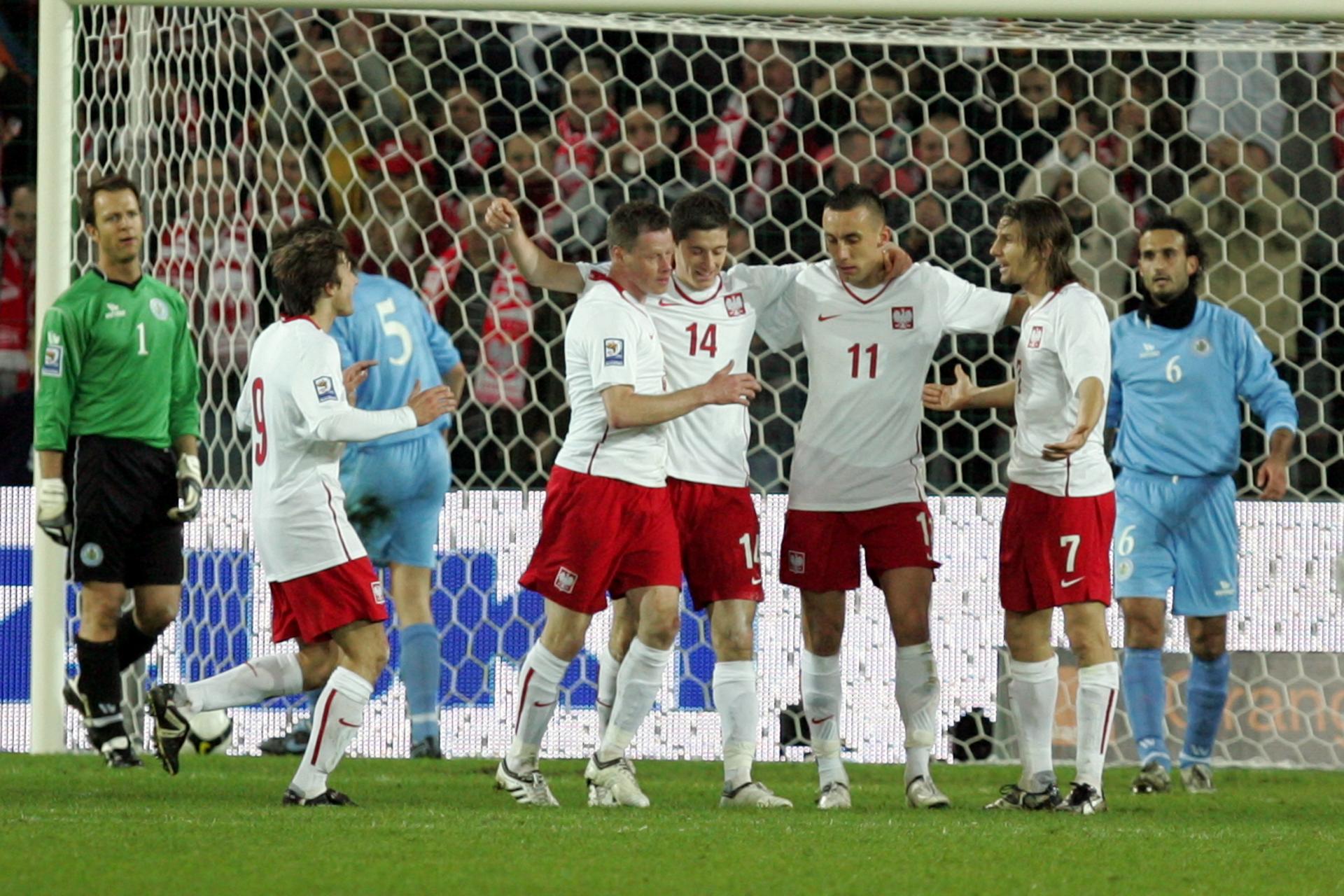 Polscy piłkarze gratulują sobie kolejnej zdobytej bramki.