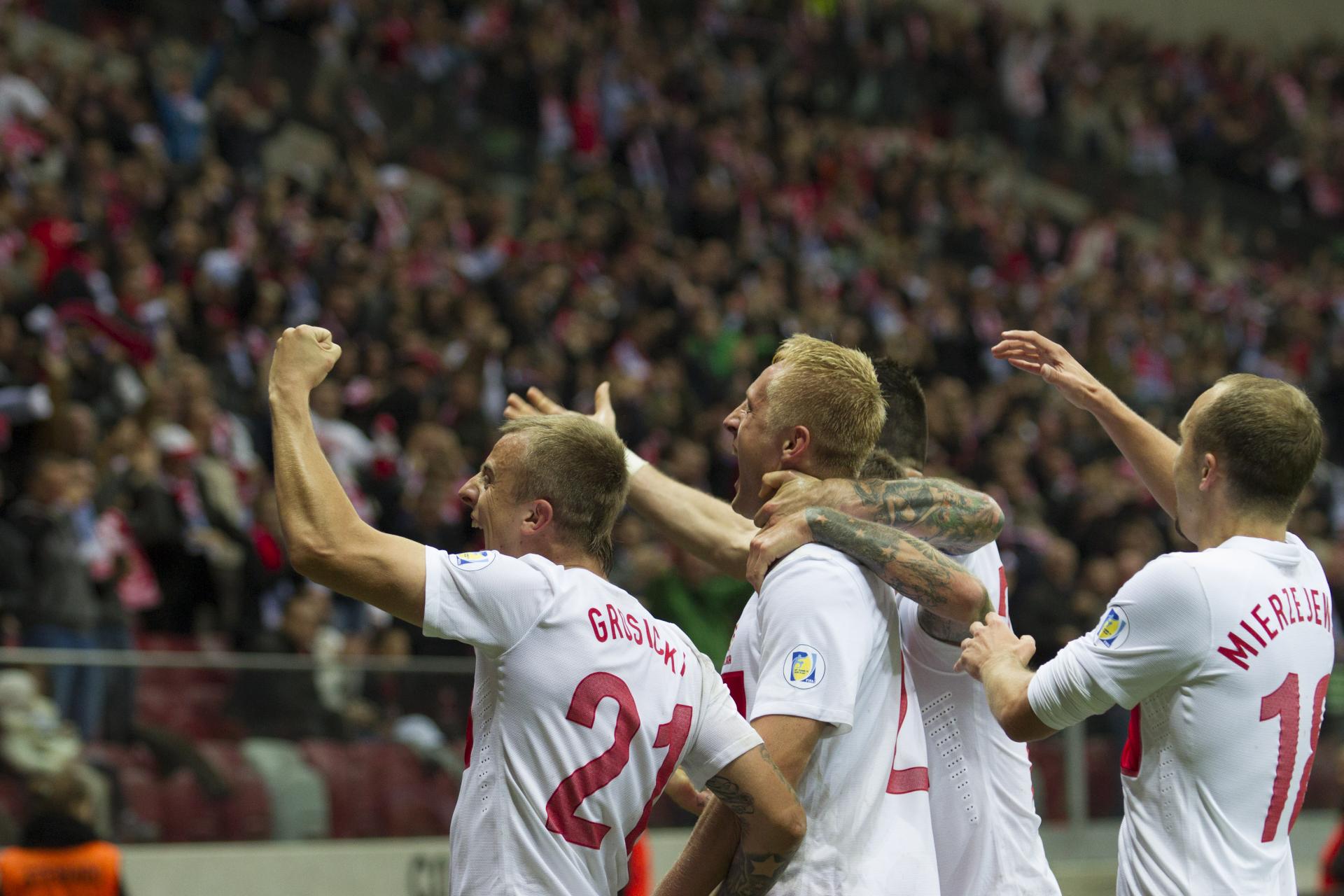 Polscy piłkarze po strzeleniu gola Anglikom.