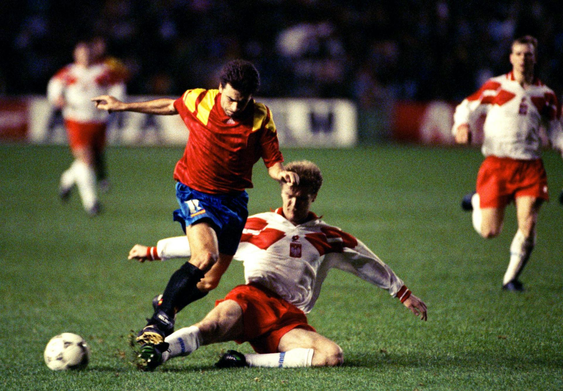 Tomasz Łapiński podczas meczu Hiszpania - Polska 1:1 (09.02.1994).