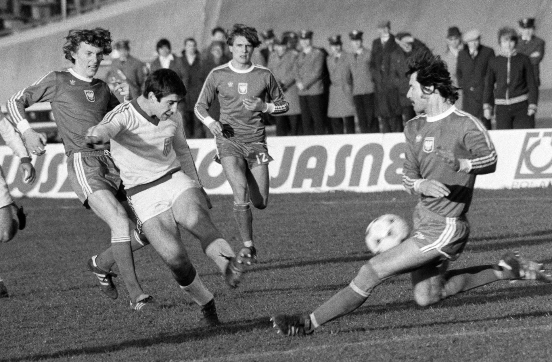 Zbigniew Boniek, Adam Nawałka i Józef Szewczyk podczas meczu Polska - Grecja 5:2 (05.04.1978).