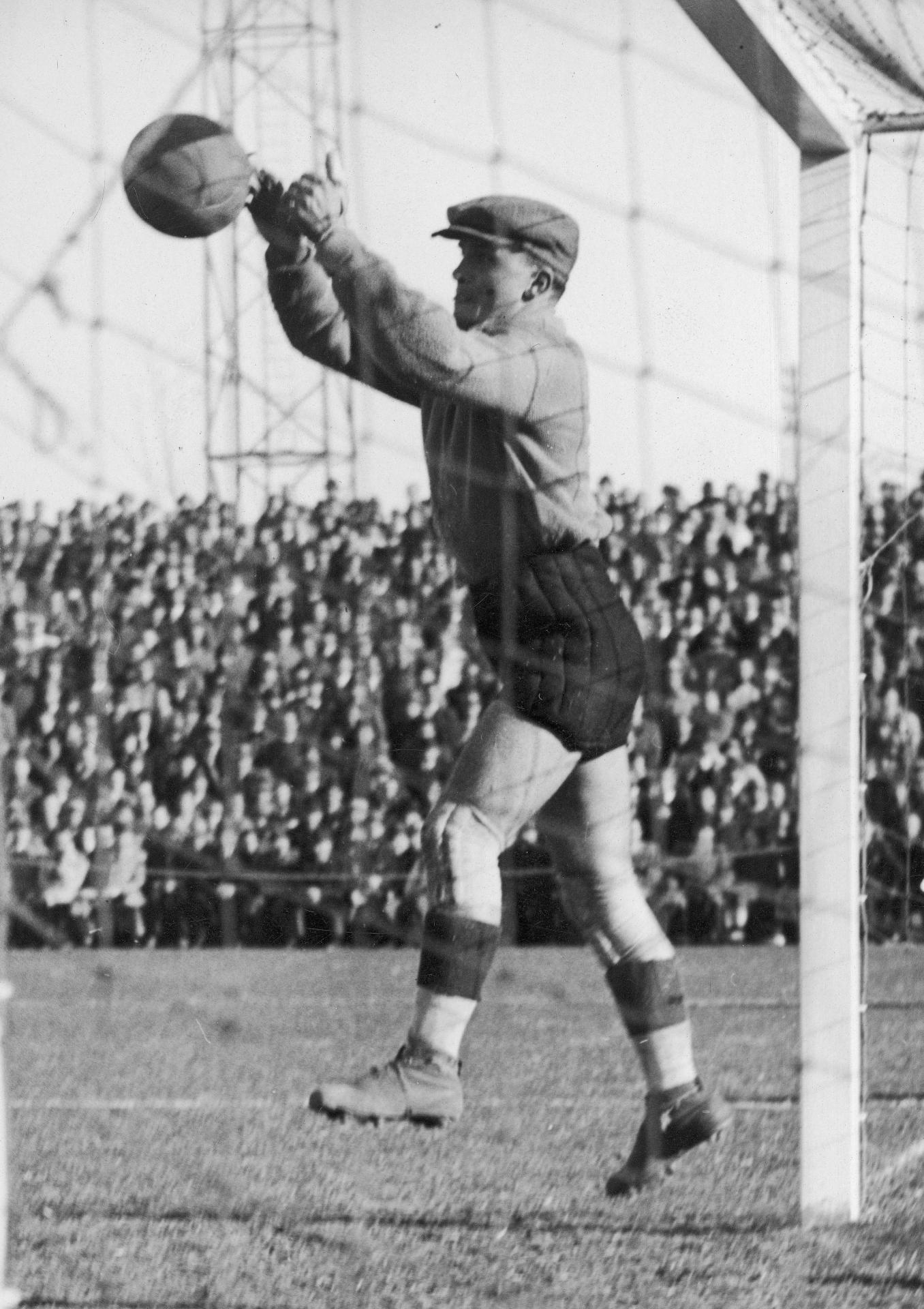 Edward Madejski w trakcie meczu Polska - Szwajcaria 3:3 (13.03.1938)