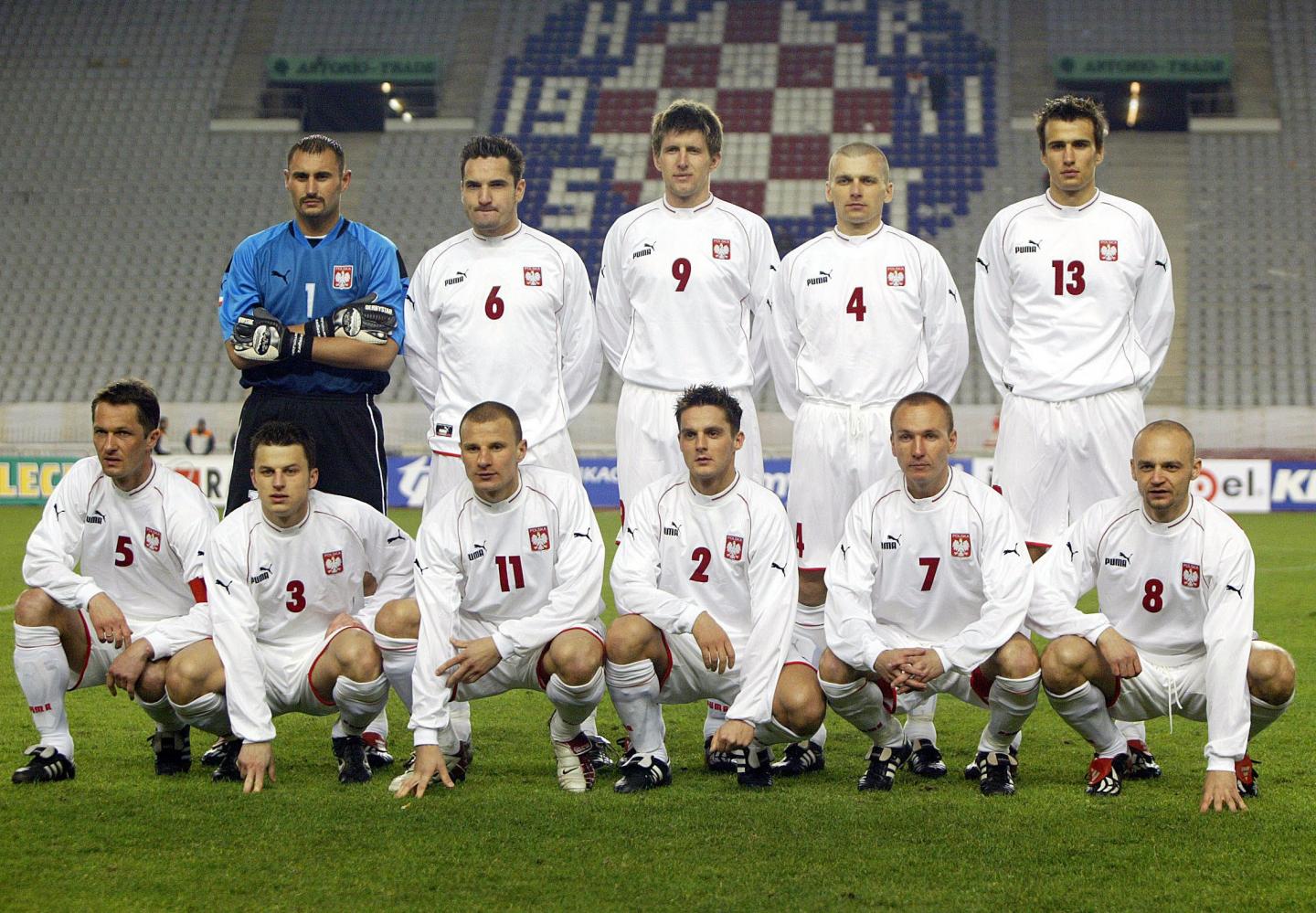 Reprezentacja Polski (w białych strojach) przed meczem towarzyskim z Macedonią.