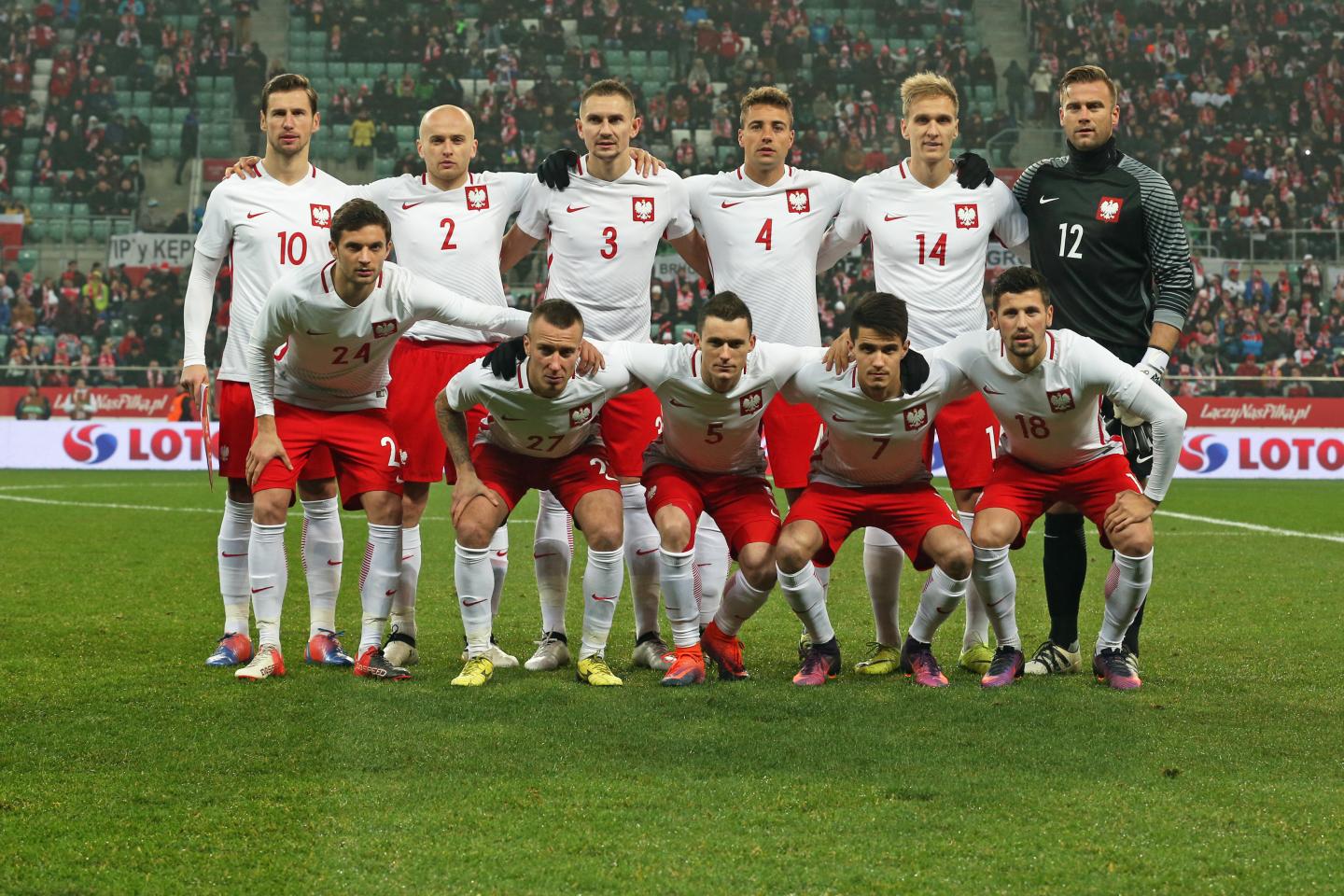 Reprezentacja Polski przed meczem ze Słowenią we Wrocławiu w 2016 roku.