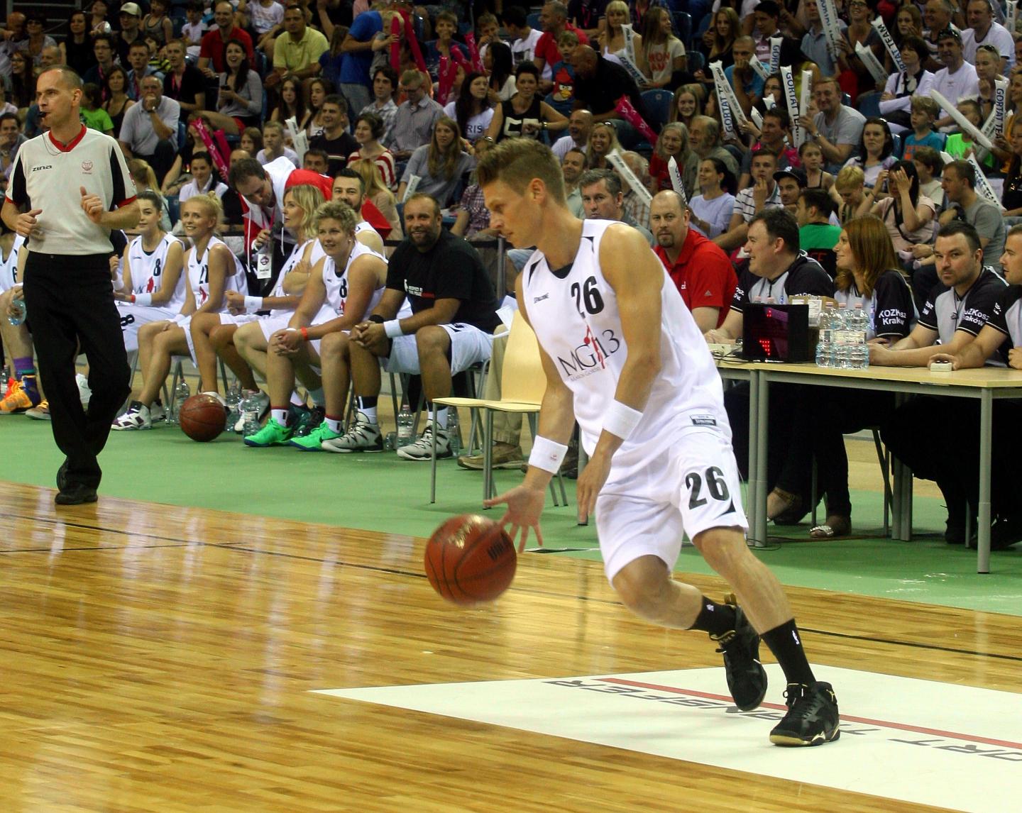 W charytatywnym meczu drużyny Marcina Gortata z reprezentacją Wojska Polskiego Łukasz Piszczek zagrał ze swoim ulubionym numerem 26 na koszulce. Jako koszykarz spisał się wyśmienicie.