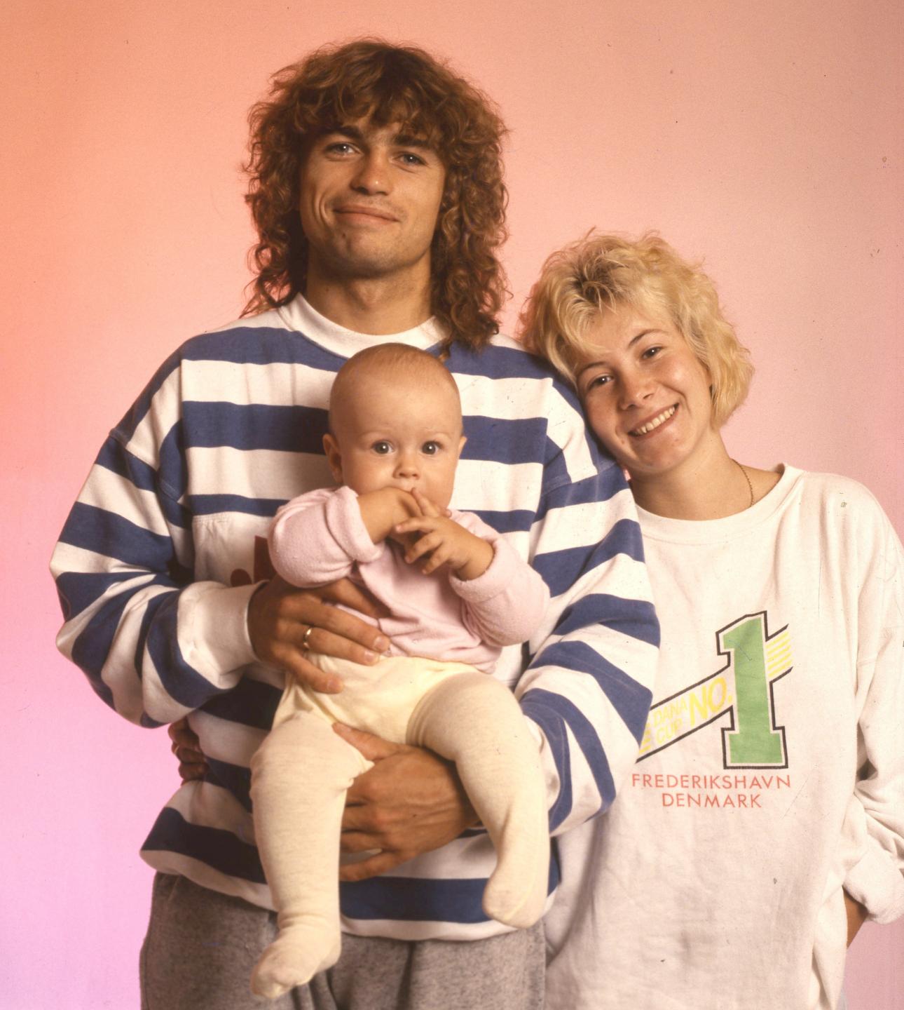 Roman Kosecki z żoną Jadwigą i synem Jakubem. Zdjęcie z 1991 roku.