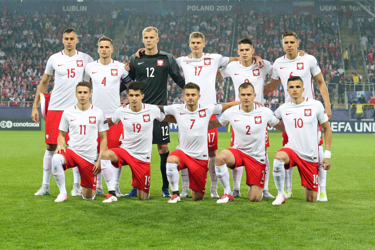 Grupowe zdjęcie reprezentacji Polski do lat 21 przed meczem ze Słowacją na Euro 2017.