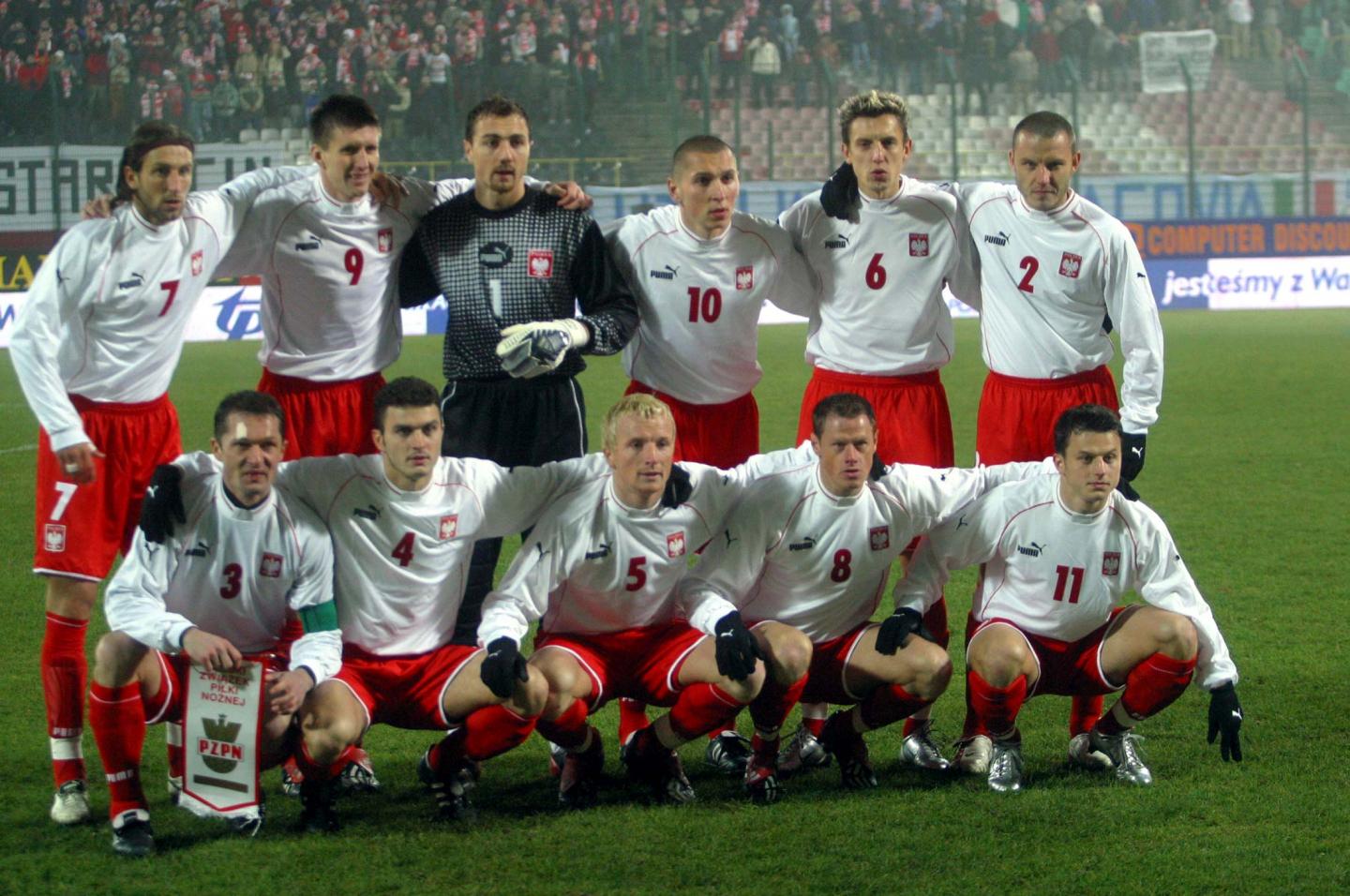 Zdjęcie grupowe reprezentacji Polski przed meczem towarzyskim z Włochami w 2003 roku w Warszawie.