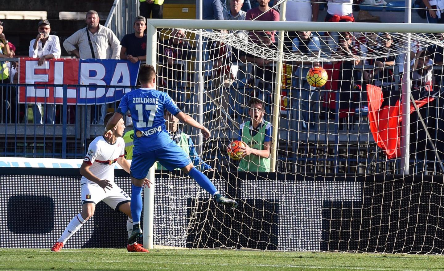 Piotr Zieliński zdobywa pierwszą bramkę w Serie A w meczu Empoli - Genoa 2:0 (24.10.2015).