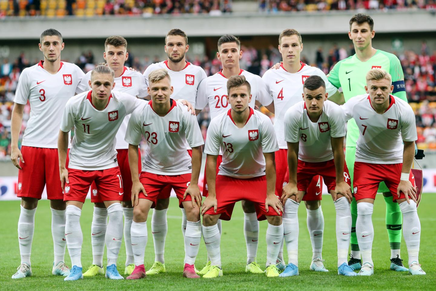 Reprezentacja Polski przed meczem z Estonią. W górnym rzędzie od lewej: