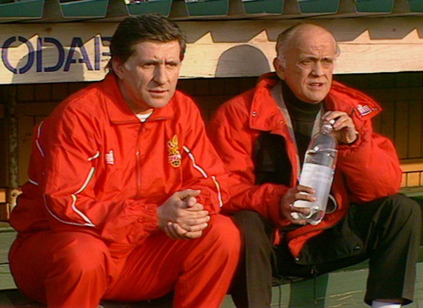 Andrzej Strejlau i Lesław Ćmikiewicz podczas meczu Polska - Finlandia 2:1 (13.04.1993).