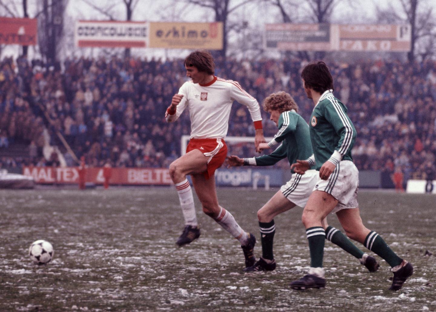 Roman Wójcicki zadebiutował w reprezentacji Polski meczem z Irlandią w Łodzi 12 kwietnia 1978 roku.