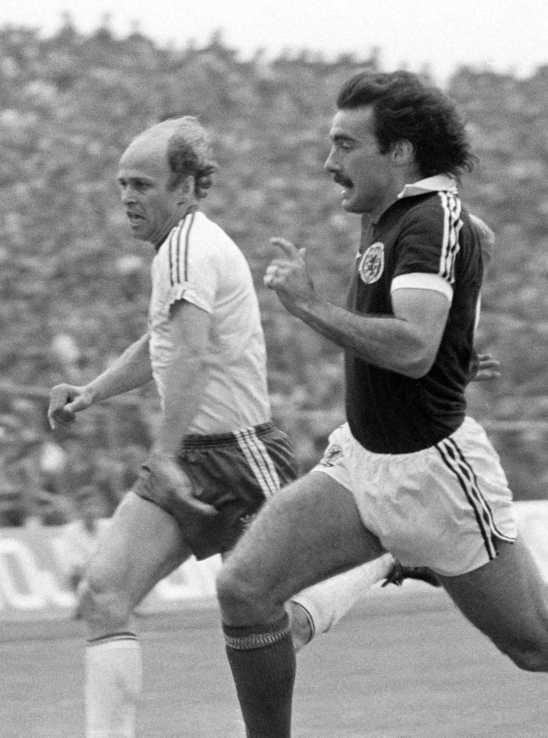 Grzegorz Lato podczas meczu Polska - Szkocja 1:0 z 28 maja 1980 roku, Poznań, stadion Warty.