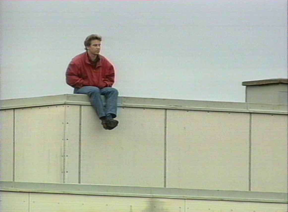 Kibic Finlandii oglądający towarzyski mecz z Polską w 1992 roku... z dachu.