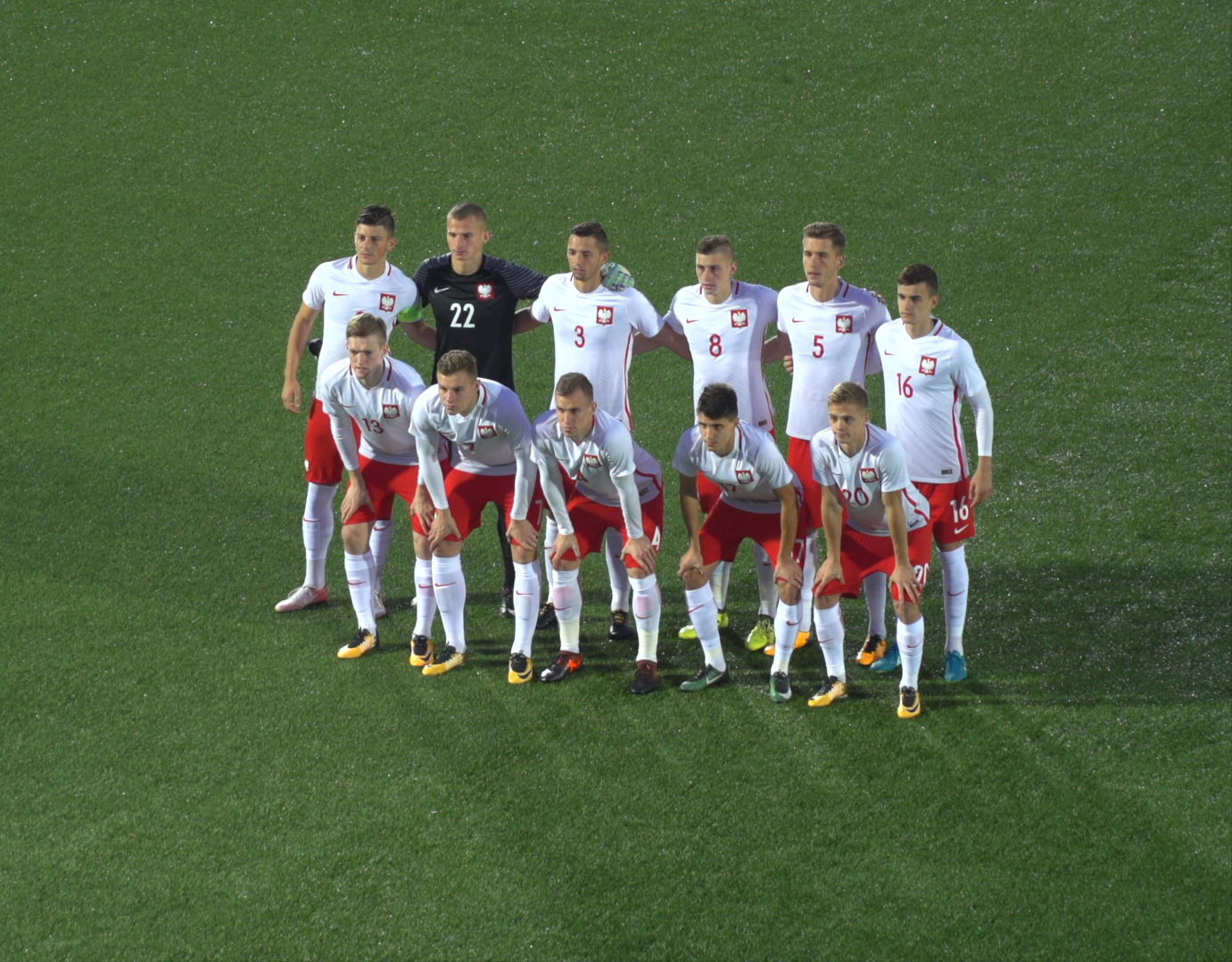 Zdjęcie grupowe reprezentacji Polski do lat 21 przed meczem z Litwą w eliminacjach Euro 2019.
