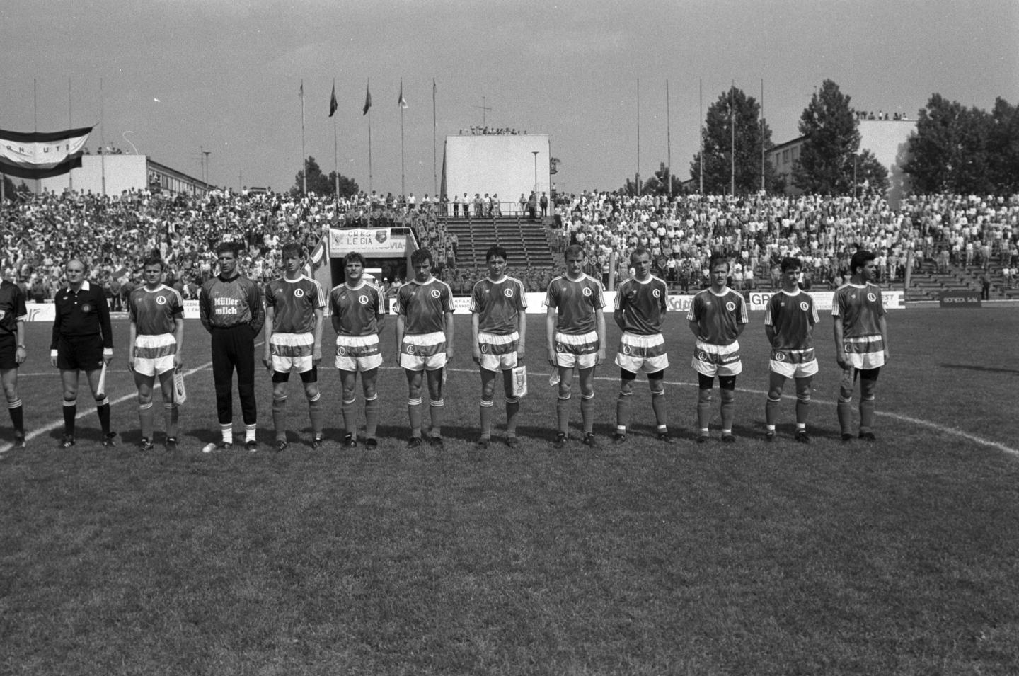 Piłkarze Legii przed finałem Pucharu Polski w 1991 roku.