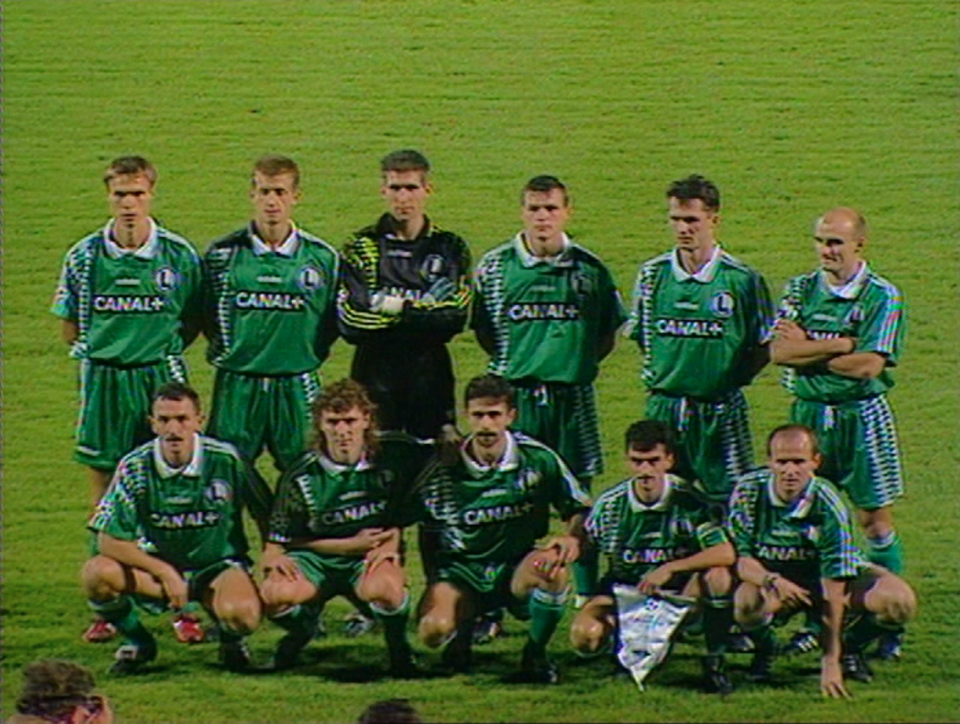 Zdjęcie grupowe Legii Warszawa przed meczem z Rosenborgiem Trondheim w Lidze Mistrzów w 1995 roku.