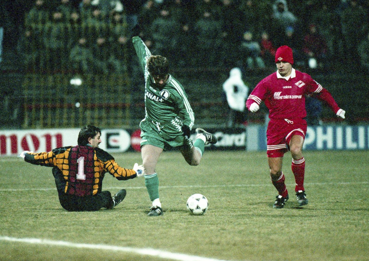 Cezary Kucharski podczas meczu Legia Warszawa - Spartak Moskwa 0:1 (06.12.1995).
