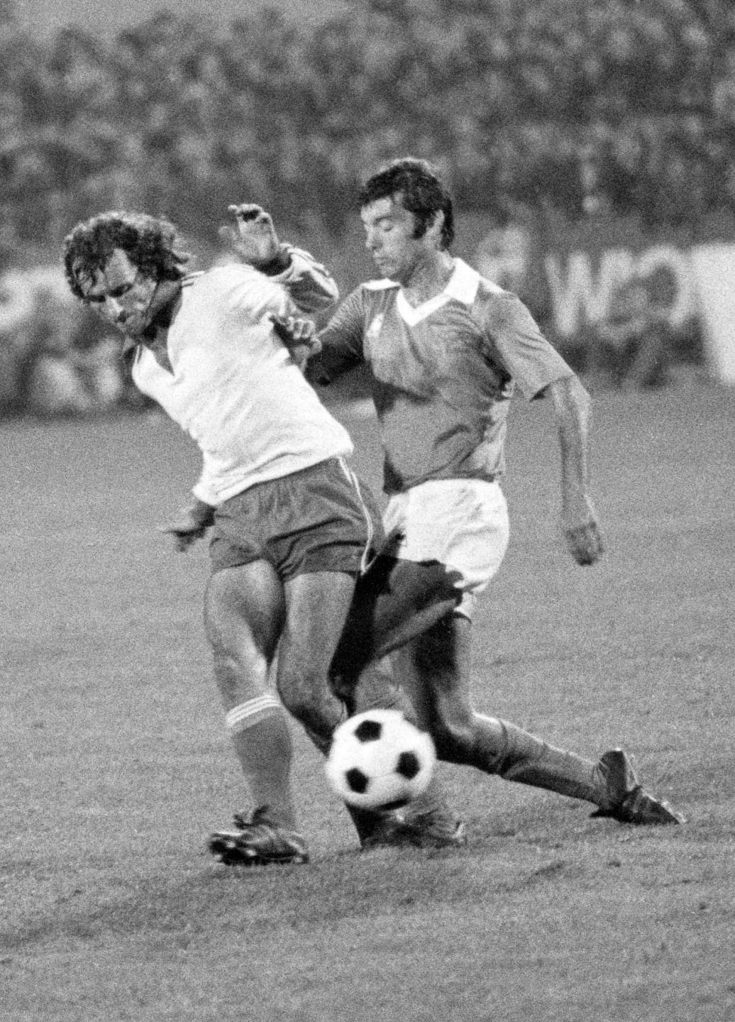 Andrzej Możejko i Jacques Santini podczas meczu Widzew Łódź - AS Saint-Étienne 2:1, 19.09.1979