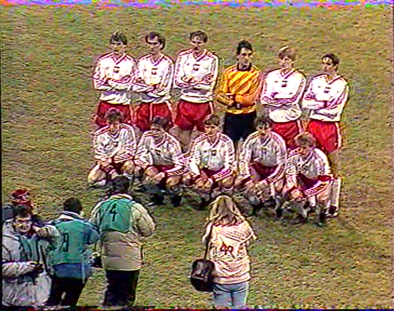 Zdjęcie grupowe reprezentacji Polski przed meczem towarzyskim z Norwegią 24 marca 1987 roku.