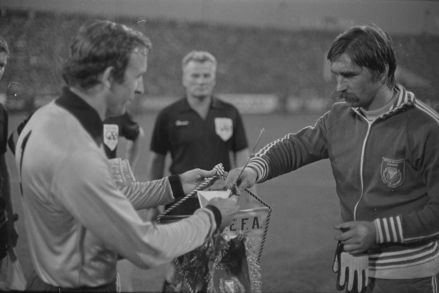 Ivan Ćurković i Stanisław Burzyński przed meczem Widzew Łódź - AS Saint-Étienne 2:1 (19.09.1979)