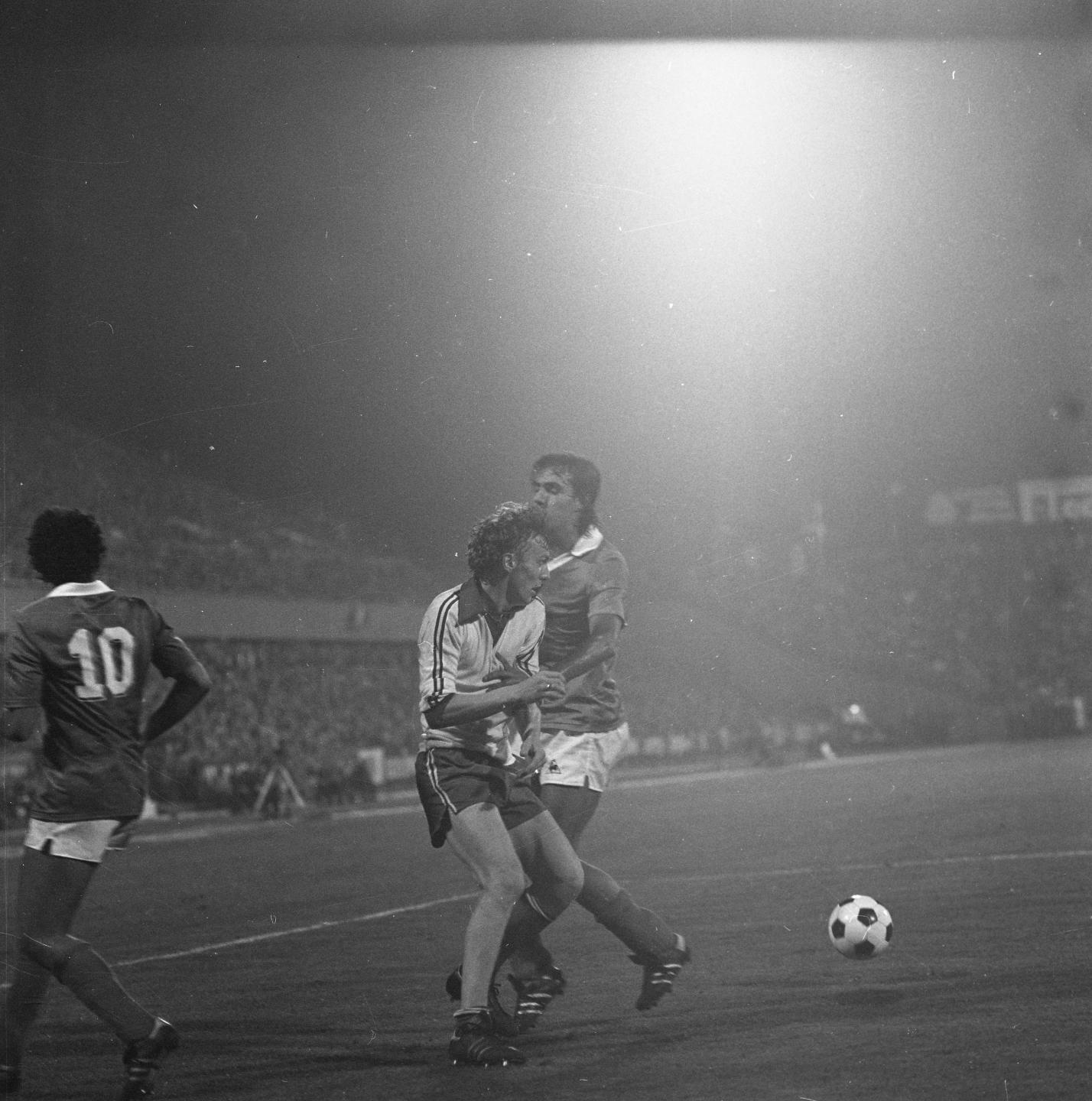 Michel Platini i Zbigniew Boniek podczas meczu Widzew Łódź - AS Saint-Étienne 2:1, 19.09.1979.