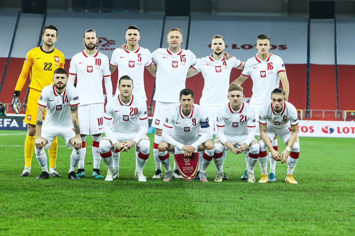 Grupowe zdjęcie reprezentacji Polski przed meczem z Holandią w Lidze Narodów. 18.11.2020.
