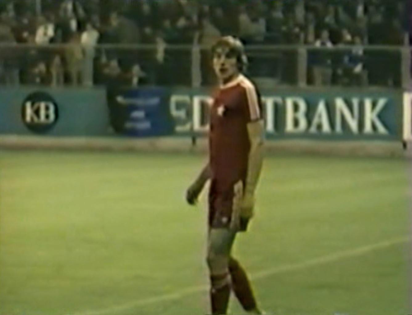 Janusz Krupiński przy linii bocznej podczas meczu Club Brugge - Wisła Kraków 2:1 (13.09.1978)
