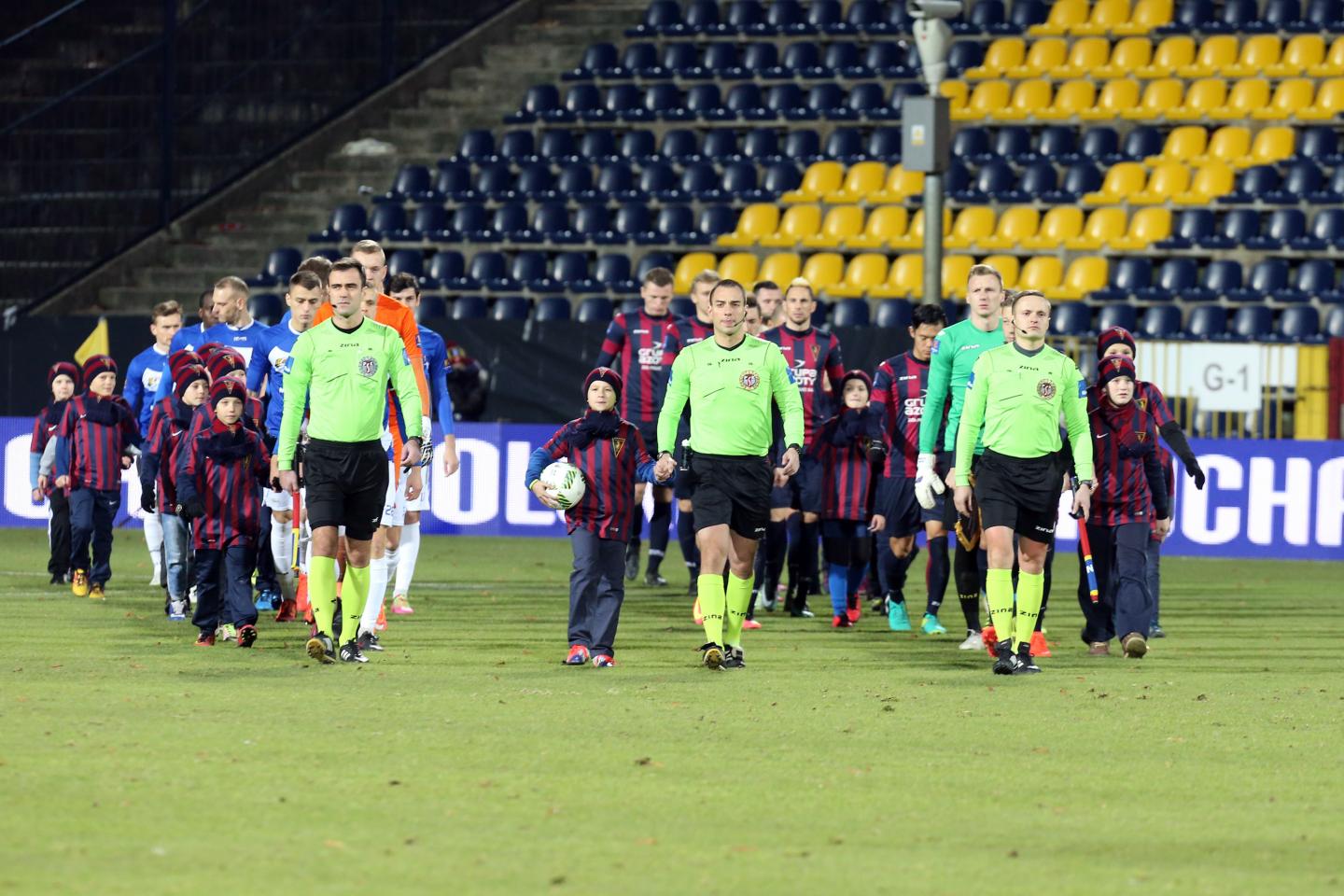 Pogoń Szczecin - Puszcza Niepołomice 2:0 (29.11.2016) sędzia Zbigniew Dobrynin