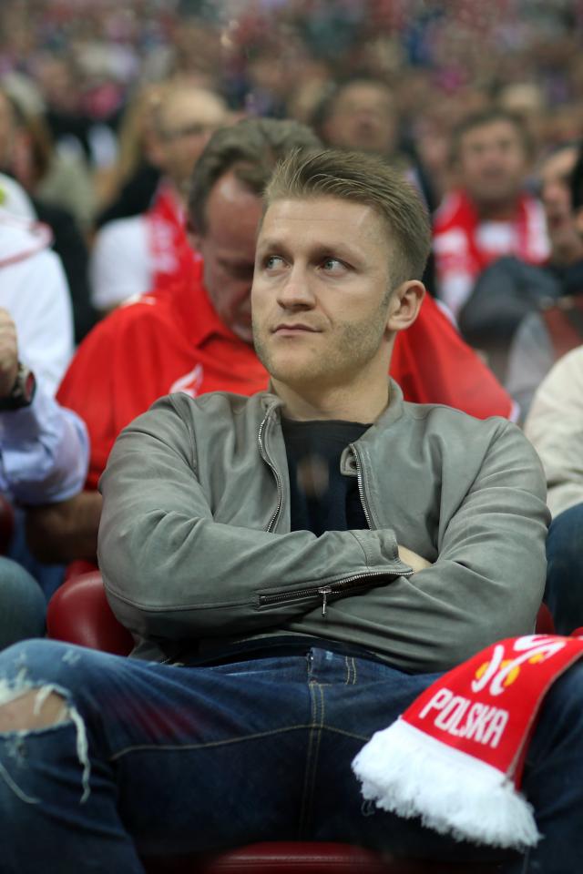 Siedzący na trybunach Jakub Błaszczykowski. Pomocnika zabrakło w składzie reprezentacji z powodu kontuzji.