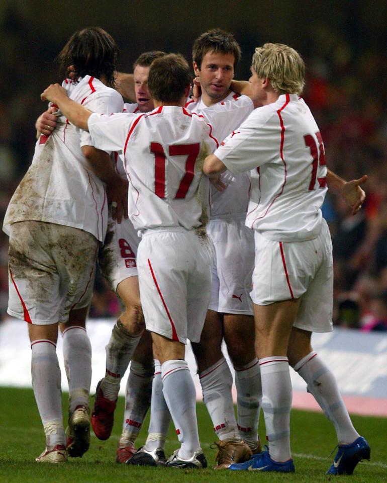 Polacy świętują zdobycie trzech bramek na stadionie w Cardiff.