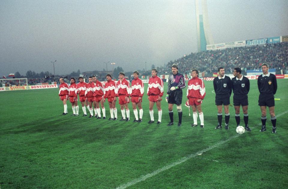 Reprezentacja Polski przed meczem z Irlandią na stadionie Lecha w Poznaniu w 1991 roku.