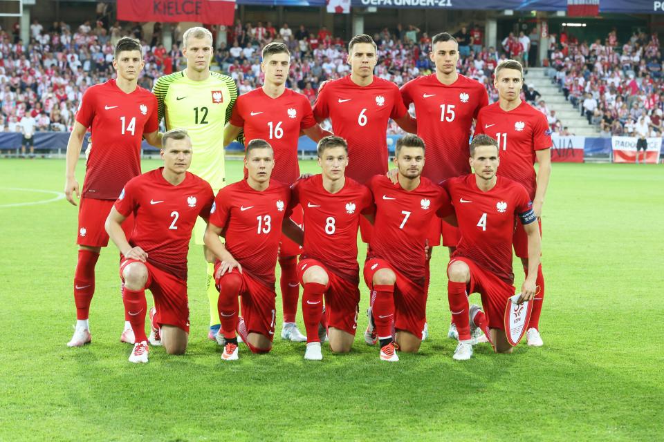 Grupowe zdjęcie reprezentacji Polski do lat 21 przed meczem z Anglią w Kielcach. Euro 2017.
