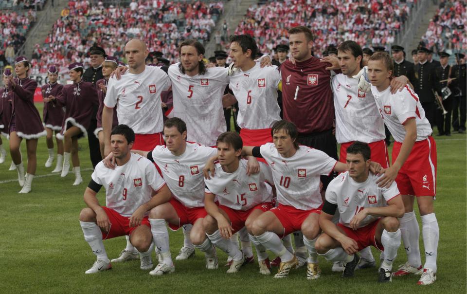 Grupowe zdjęcie reprezentacji Polski przed towarzyskim meczem z Kolumbią na Stadionie Śląskim w Chorzowie 30 maja 2006 roku.