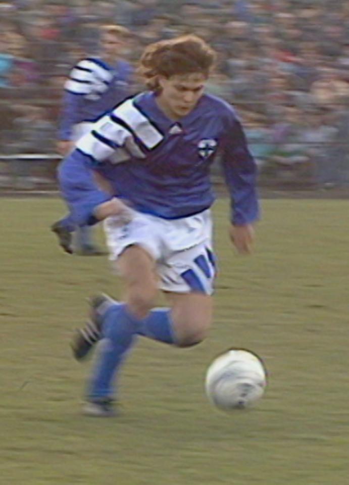 Jari Litmanen podczas meczu Polska - Finlandia 2:1 (13.04.1993)