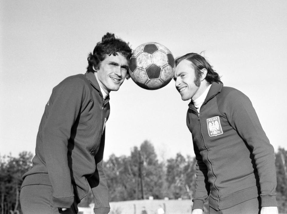 Ten duet doskonale ze sobą współpracował w chorzowskim Ruchu i drużynie narodowej. Bronisław Bula (po prawej) dogrywał znakomite piłki, a Joachim Marx pakował je do siatki głową albo nogą.