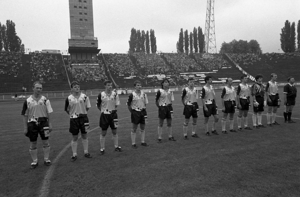 Piłkarze GKS-u Katowice przed finałowym meczem o Puchar Polski w sezonie 1992/93.