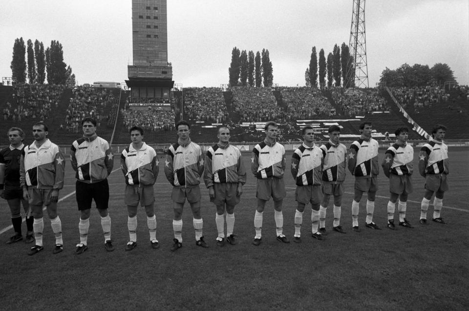 Piłkarze Ruchu Chorzów przed finałowym meczem Pucharu Polski w sezonie 1992/93.