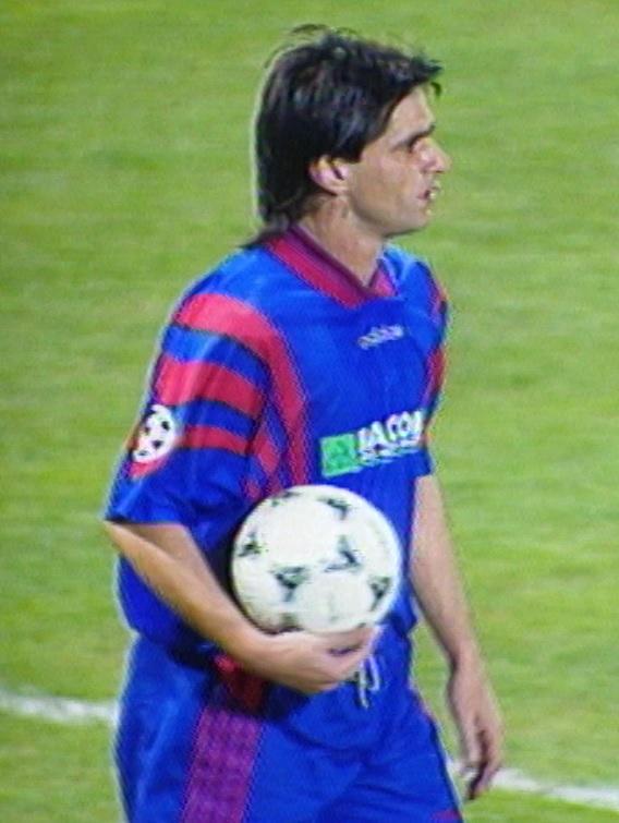 Marius Lăcătuș podczas meczu Steaua Bukareszt - Widzew Łódź 1:0 (16.10.1996).