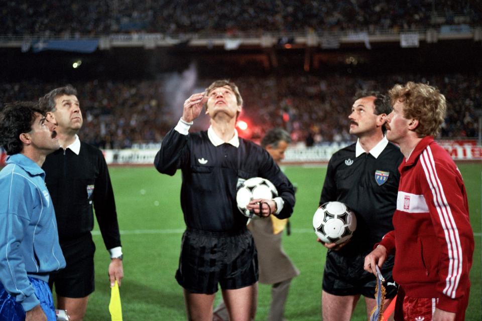 Za selekcjonerskich czasów Wojciecha Łazarka piłkarz Górnika Zabrze, a potem AJ Auxerre często pełnił funkcję kapitana. Tak było m.in. w meczu eliminacji Euro 1988 z Grecją (0:1).