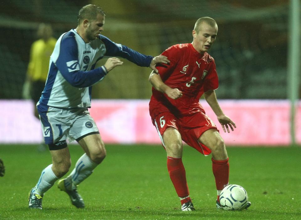 Michał Pazdan podczas meczu z Bośnią i Hercegowiną (15.12.2007).