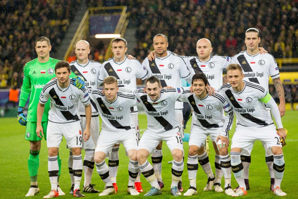 Legia Warszawa przed meczem z Borussią Dortmund. W górnym rzędzie od lewej: Radosław Cierzniak, Jakub Czerwiński, Miroslav Radović, Vadis Odjidja-Ofoe, Michał Pazdan, Aleksandar Prijović. W dolnym rzędzie od lewej: Bartosz Bereszyński, Michał Kopczyński, Michał Kucharczyk, Guilherme, Jakub Rzeźniczak (kapitan).