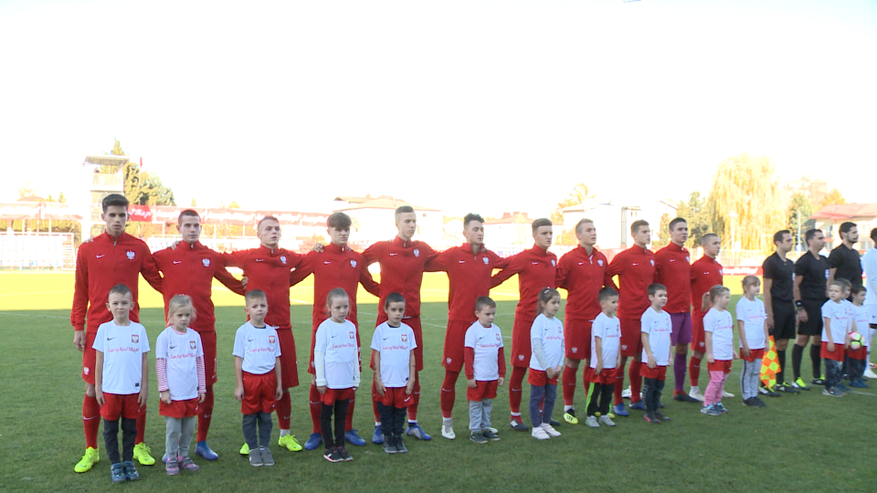 Reprezentacja Polski do lat 17 przed meczem eliminacji MME z Francją w Ząbkach.