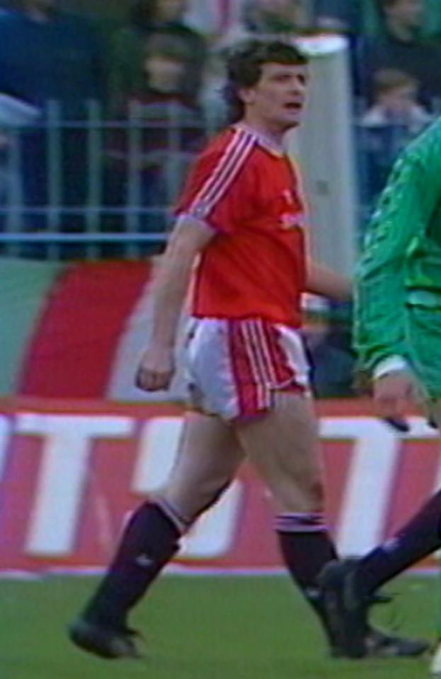 Mark Hughes podczas meczu Legia Warszawa - Manchester United 1:3 (10.04.1991).