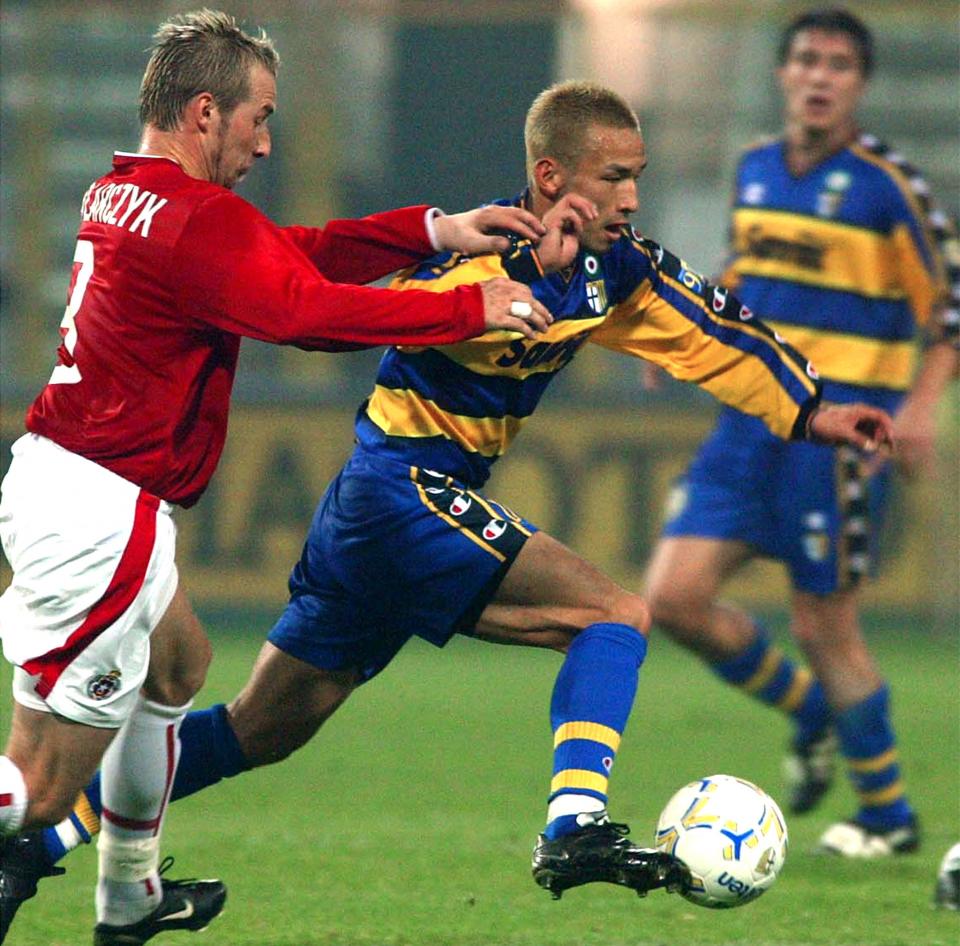 Maciej Stolarczyk i Hidetoshi Nakata podczas meczu Parma AC - Wisła Kraków 2:1 (31.10.2002).