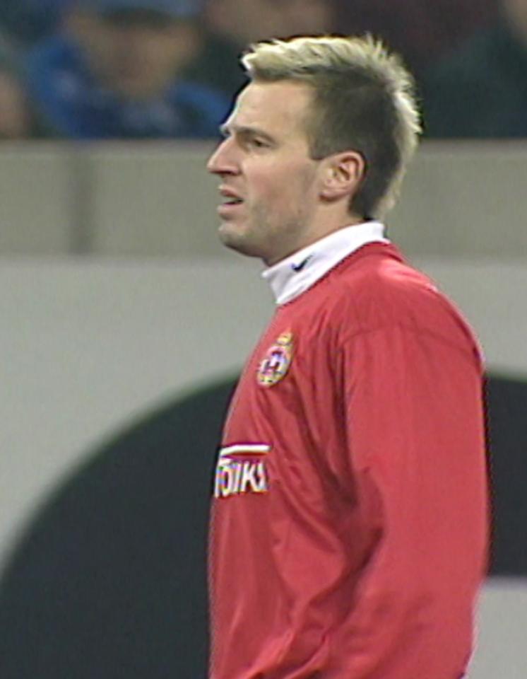 Maciej Żurawski podczas meczu Schalke 04 - Wisła Kraków 1:4 (10.12.2002).