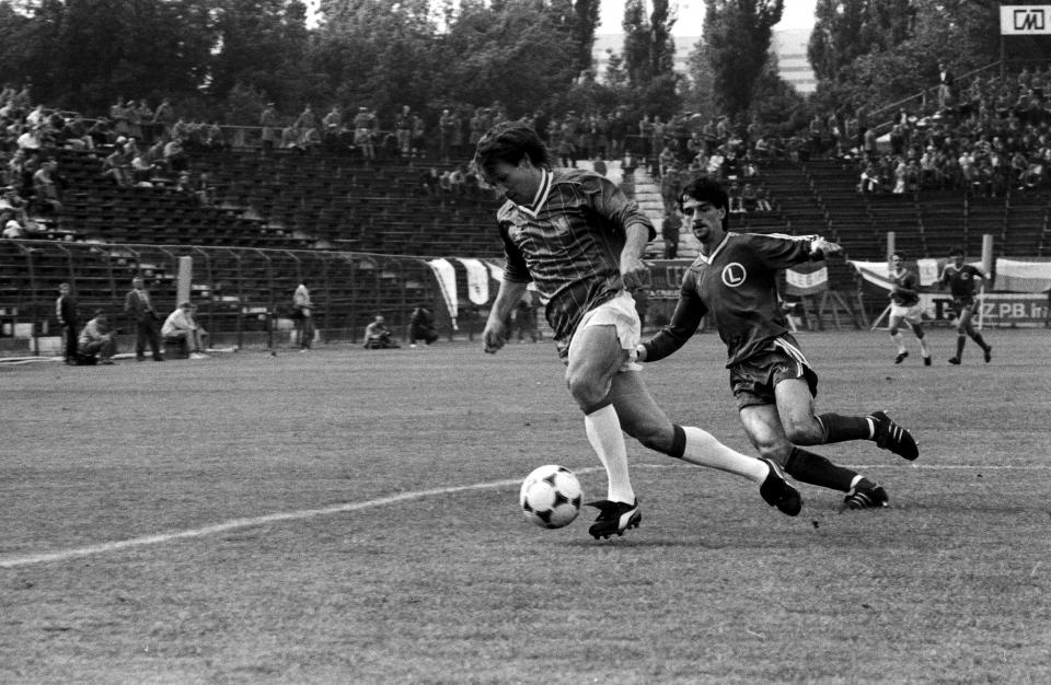 Ryszard Rybak i Leszek Pisz podczas meczu Lech - Legia w finale Pucharu Polski w 1988 roku.