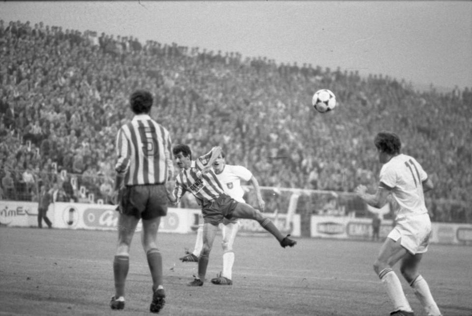 Włodzimierz Smolarek podczas meczu Widzew Łódź - Galatasaray Stambuł 2:1 (02.10.1985)