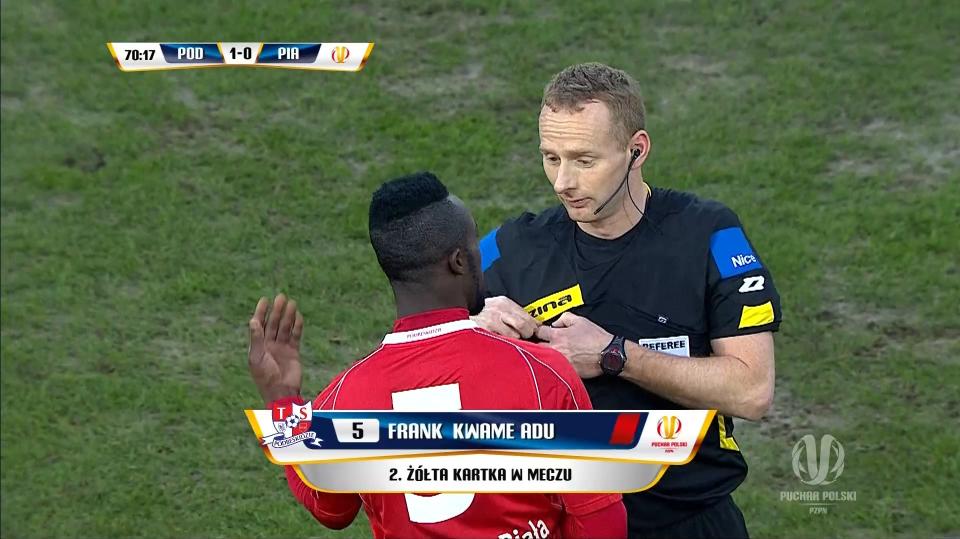 Frank Adu Kwame ogląda czerwoną kartkę w meczu z Piastem Gliwice (2015).
