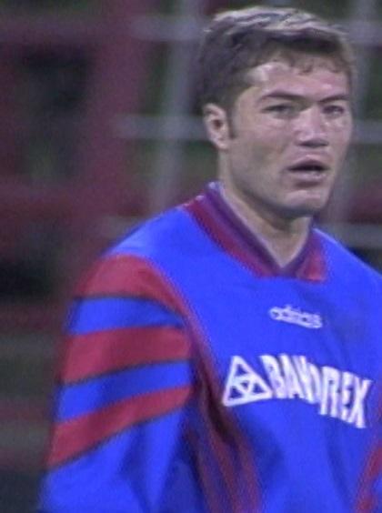 Adrian Ilie podczas meczu Widzew Łódź - Steaua Bukareszt 2:0 (30.10.1996).