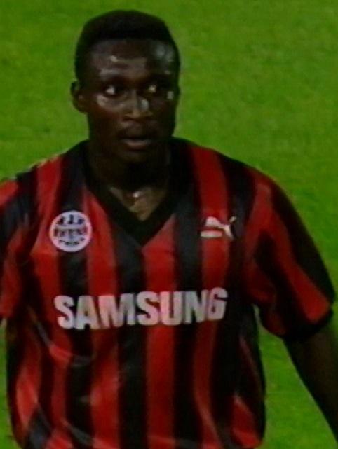 Anthony Yeboah podczas meczu Eintracht Frankfurt - Widzew Łódź 9:0 (30.09.1992).